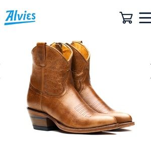 Alvie’s Rainey boots size 8-real cowhide boots NEVER WORN!!